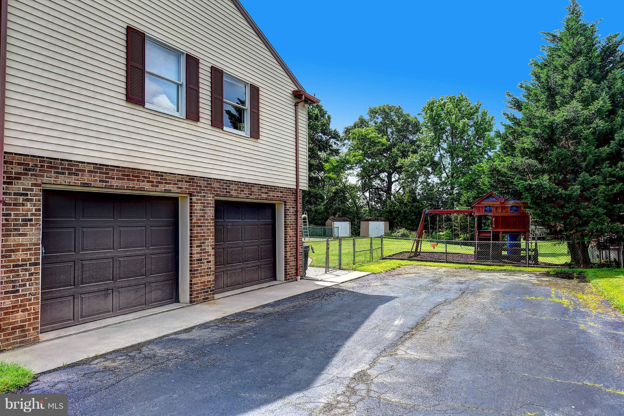 609 Tampa Road Baltimore, MD 21221 - Photo 4 of 25 Exterior (Front)Garage