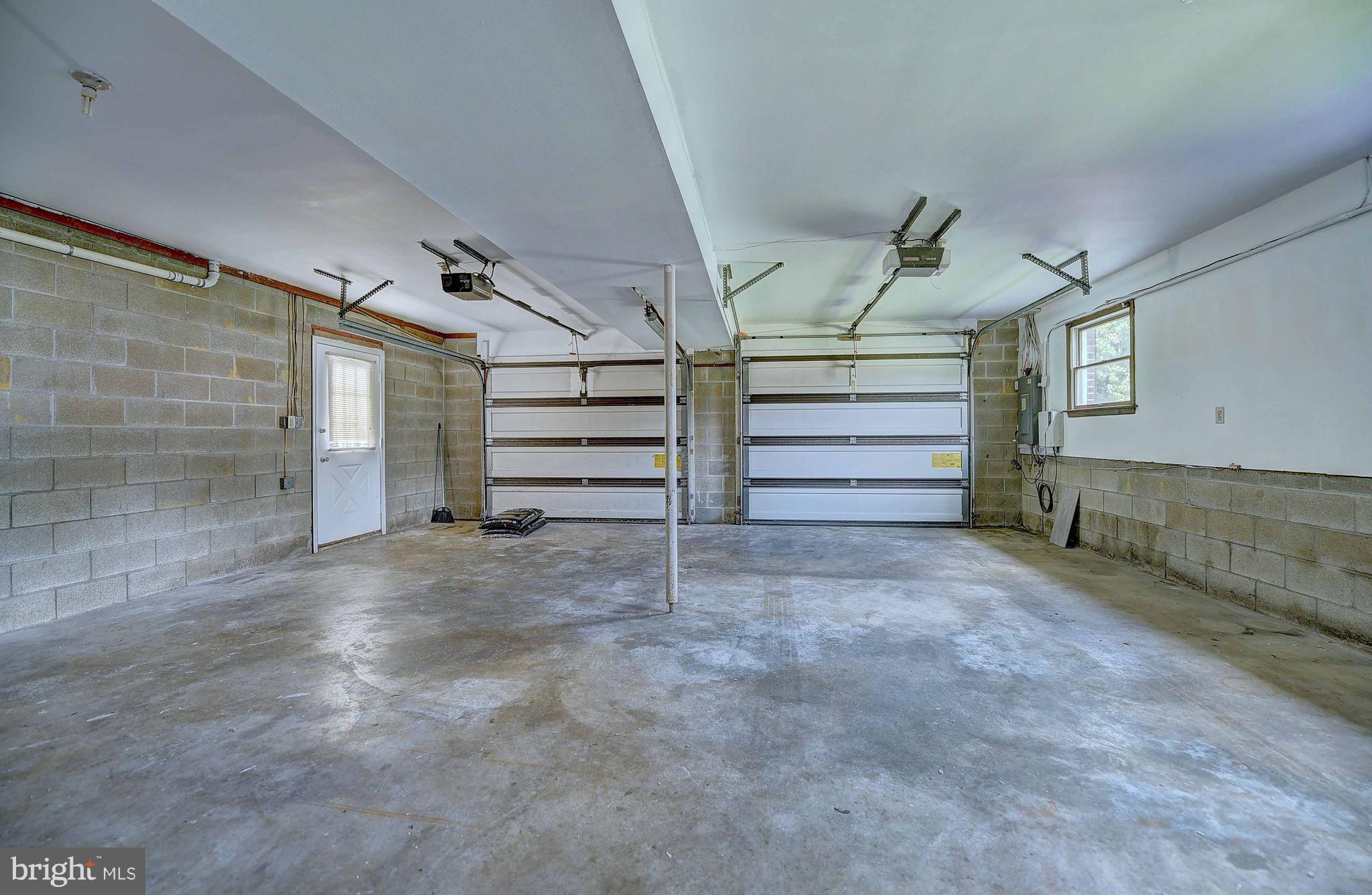 609 Tampa Road Baltimore, MD 21221 - Photo 5 of 25 Garage