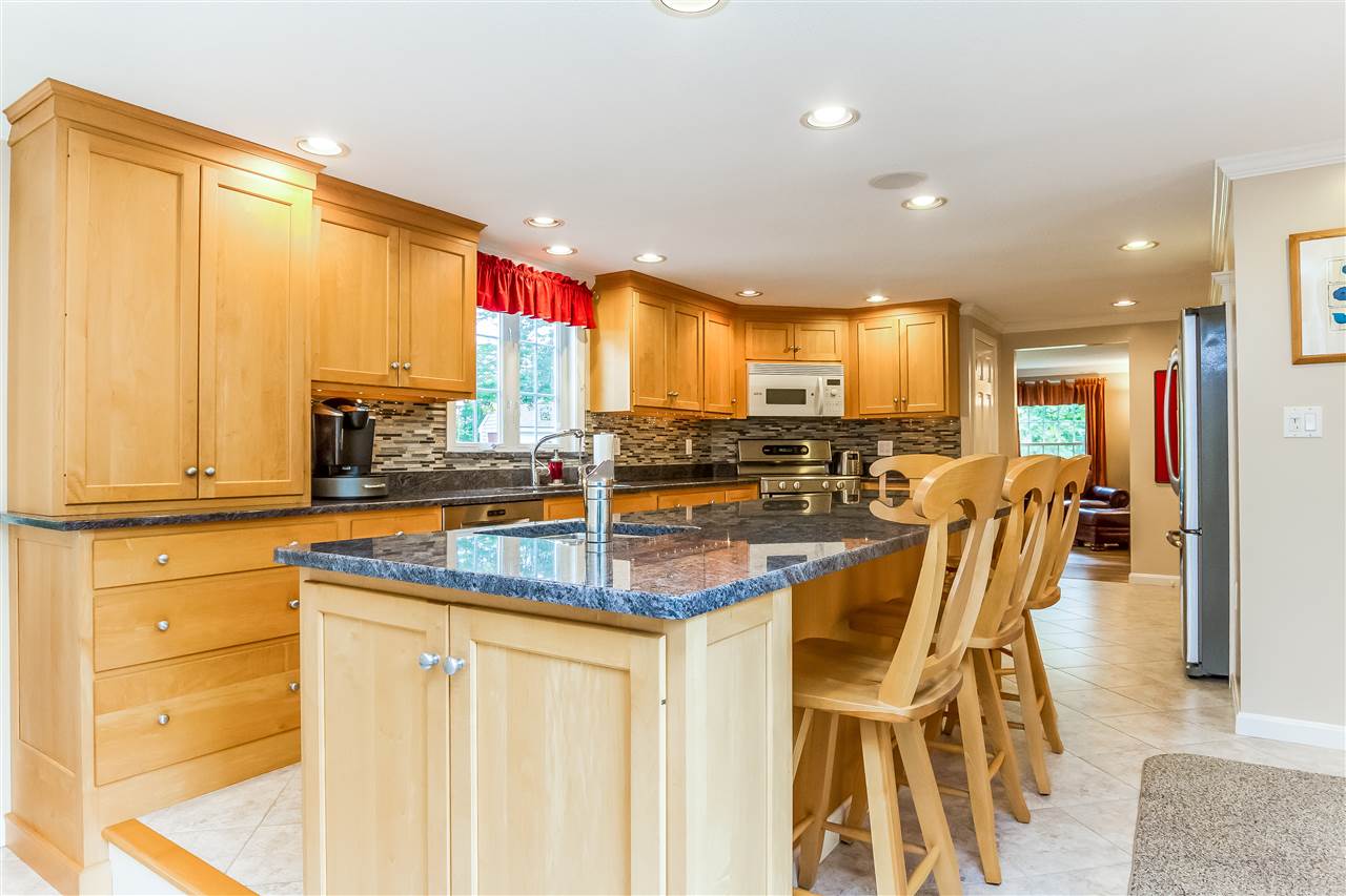 7 Birchdale Road Bow, NH 03304 - Photo 5 of 38