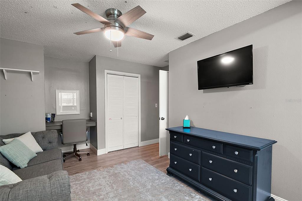 705 West Summit Court Mount Dora, FL 32757 - Photo 20 of 37 a living room with furniture and a flat screen tv