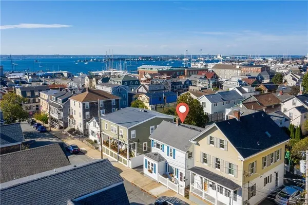 $3,300 | 22 Dearborn Street, Unit 1, Newport, RI 02840