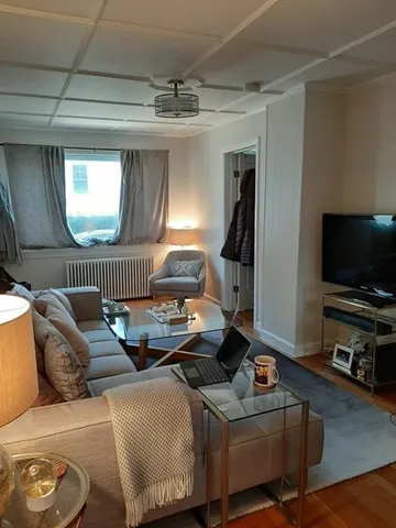 $3,300 | 22 Dearborn Street, Unit 1, Newport, RI 02840