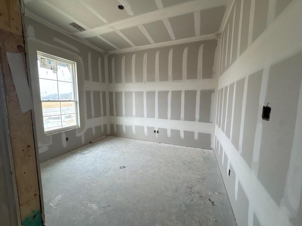 192 Brandywine Trail Rhome, TX 76078 - Photo 6 of 11 an empty room with windows