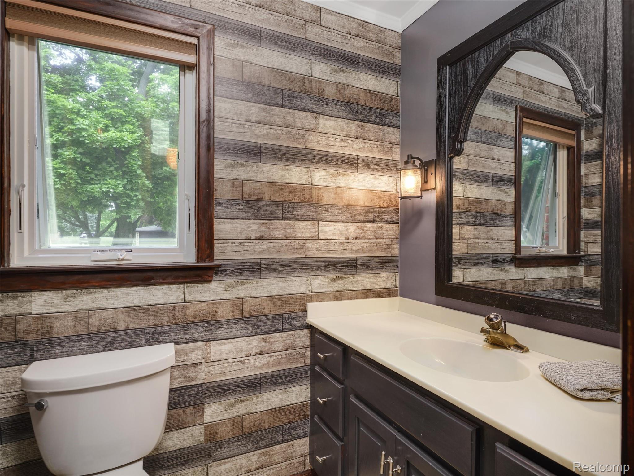 2143 Avoncrest Drive Rochester, MI 48309 - Photo 8 of 44 1st floor 1/2 lav