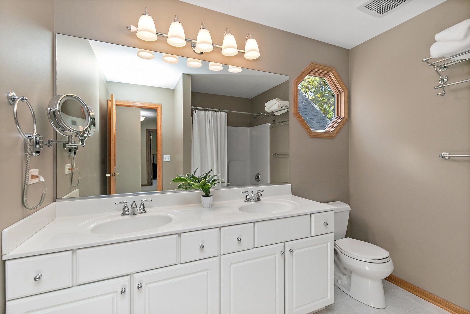 415 Roslyn Road East Dundee, IL 60118 - Photo 29 of 48 Gallery Image 29