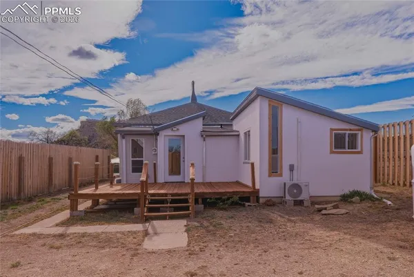 a house view with a backyard space