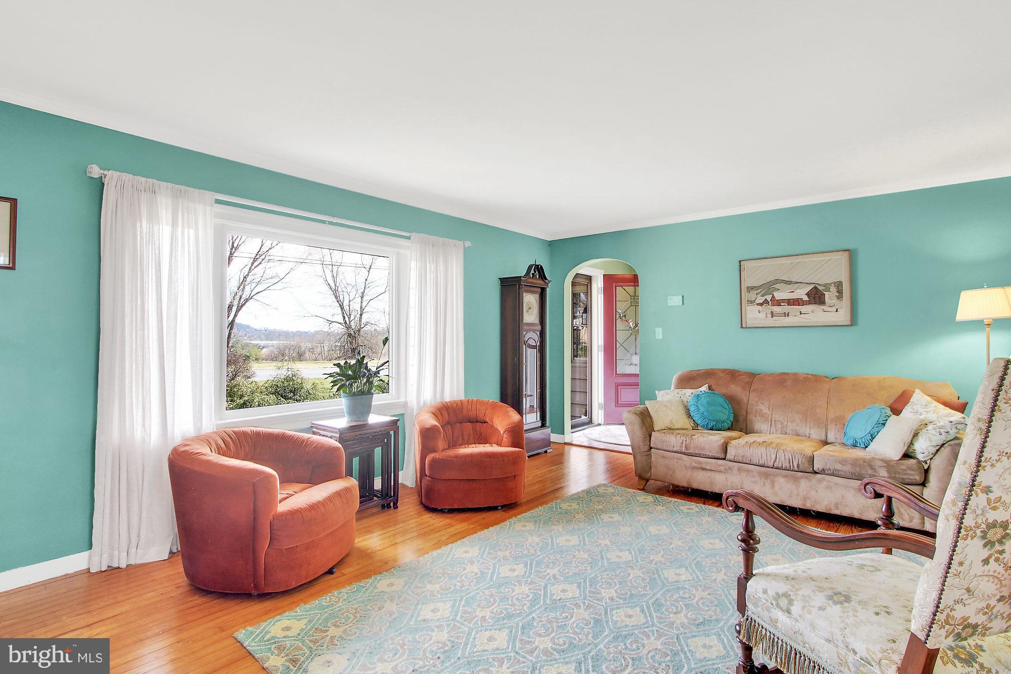 580 Stevens Road Ephrata, PA 17522 - Photo 4 of 28 Living Room