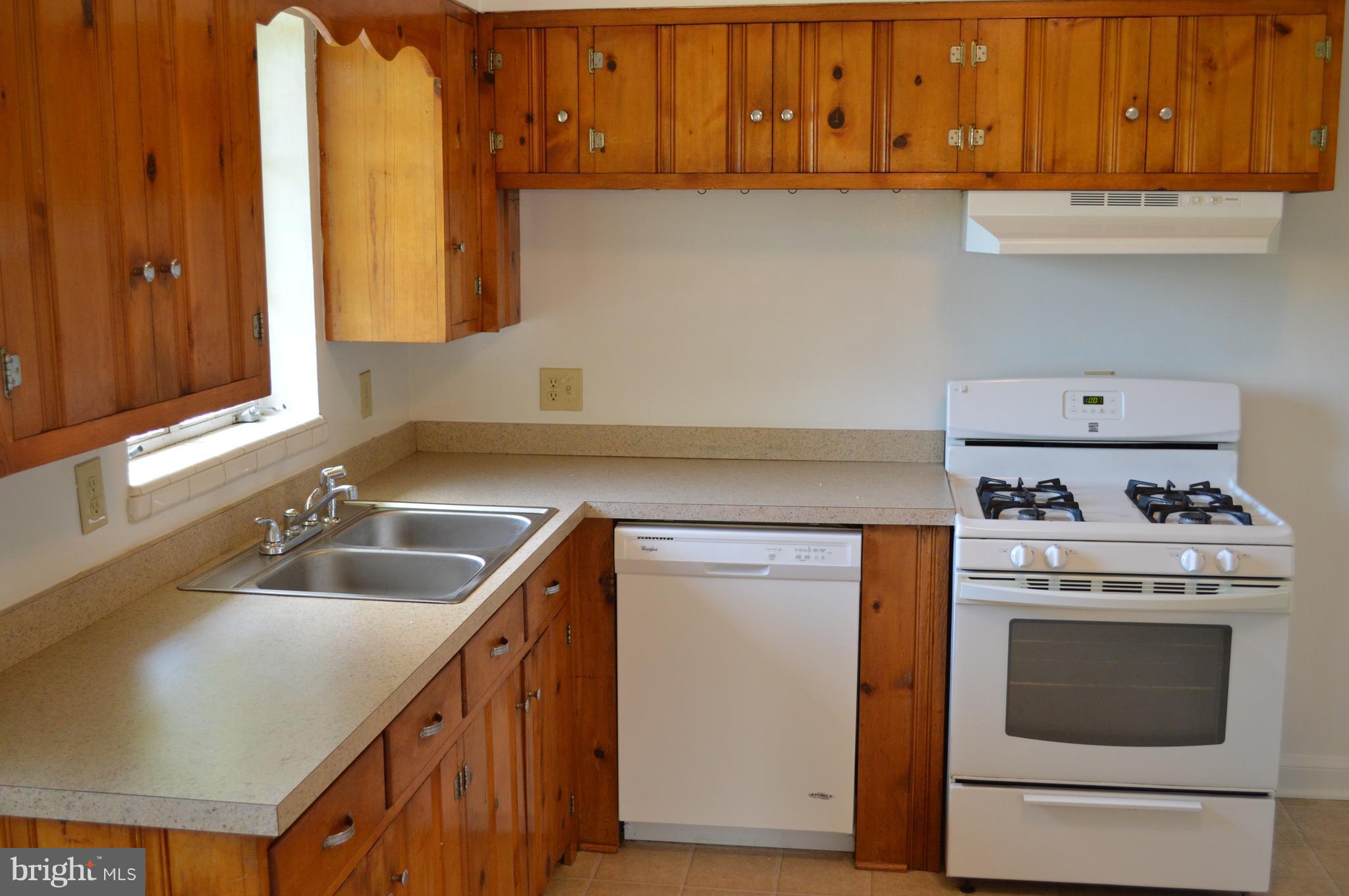 320 Fairview Road Culpeper, VA 22701 - Photo 7 of 30 Main Level Kitchen