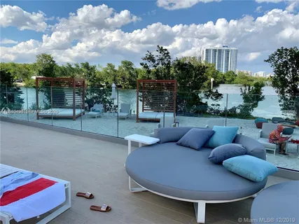 $5,700 | 16385 Biscayne Boulevard, Unit 621, North Miami Beach, FL 33160