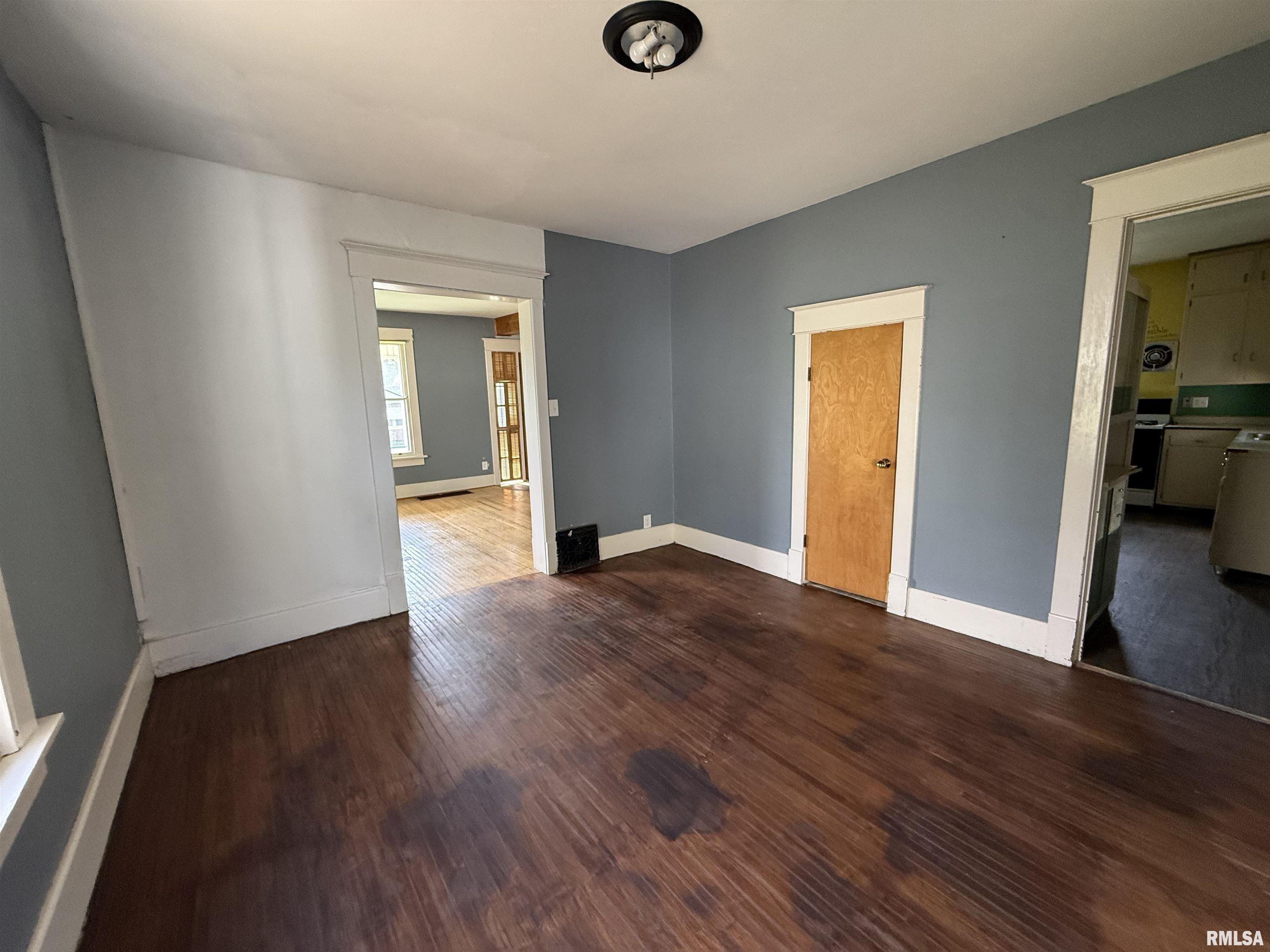 319 South Ave A Canton, IL 61520 - Photo 12 of 28