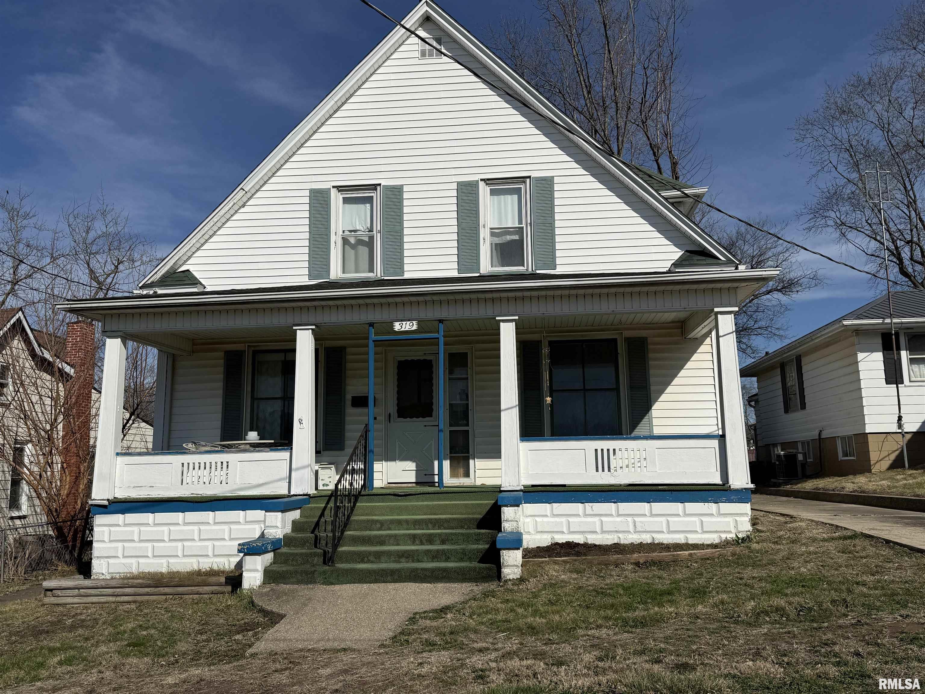 319 South Ave A Canton, IL 61520 - Photo 2 of 28