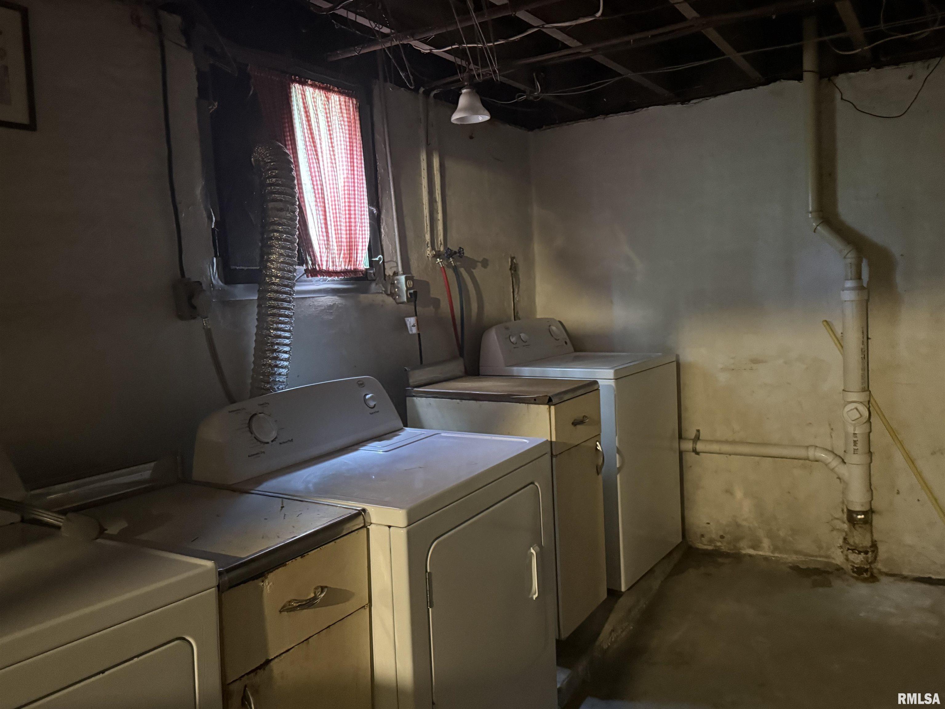 319 South Ave A Canton, IL 61520 - Photo 28 of 28