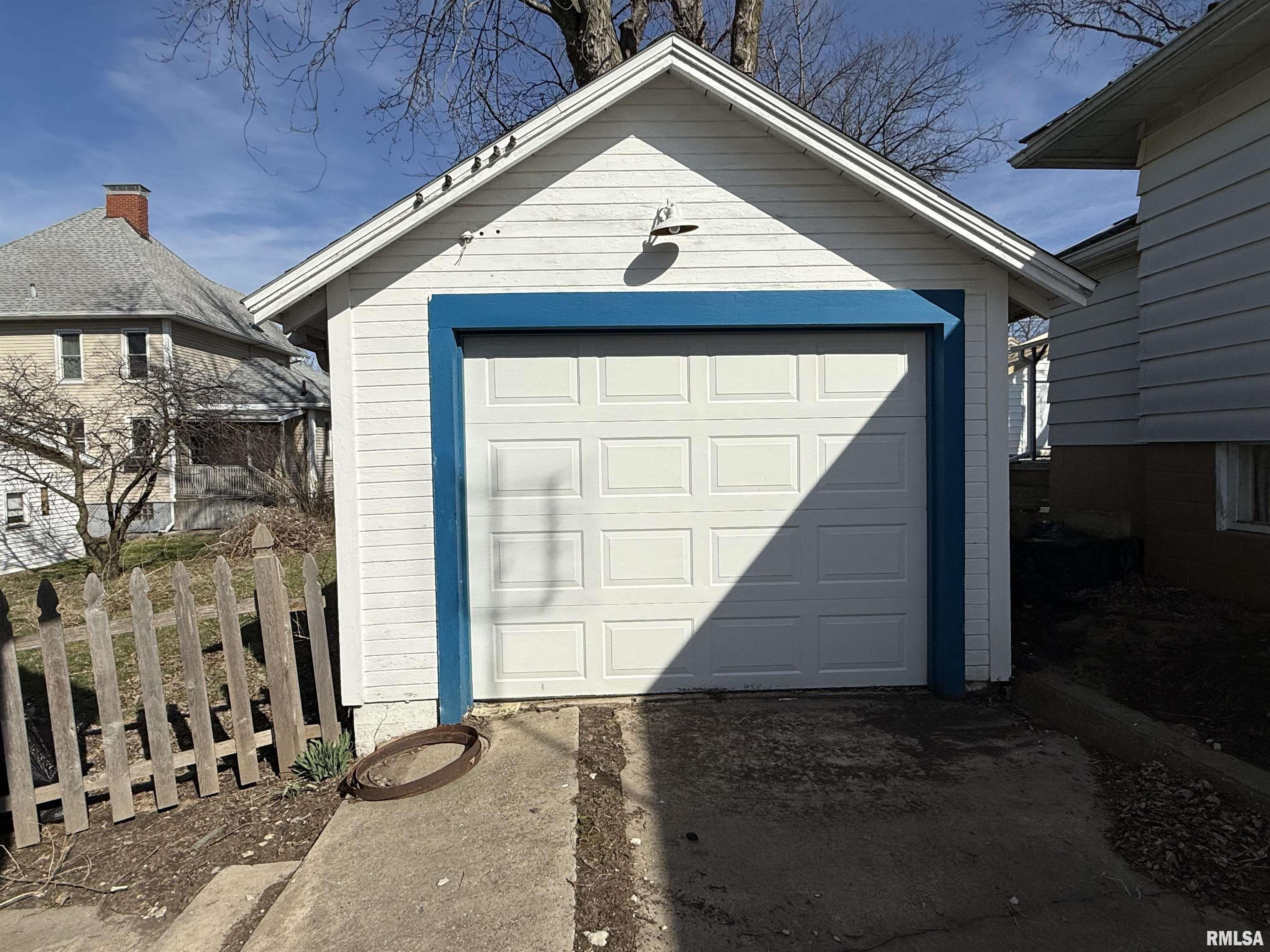 319 South Ave A Canton, IL 61520 - Photo 3 of 28
