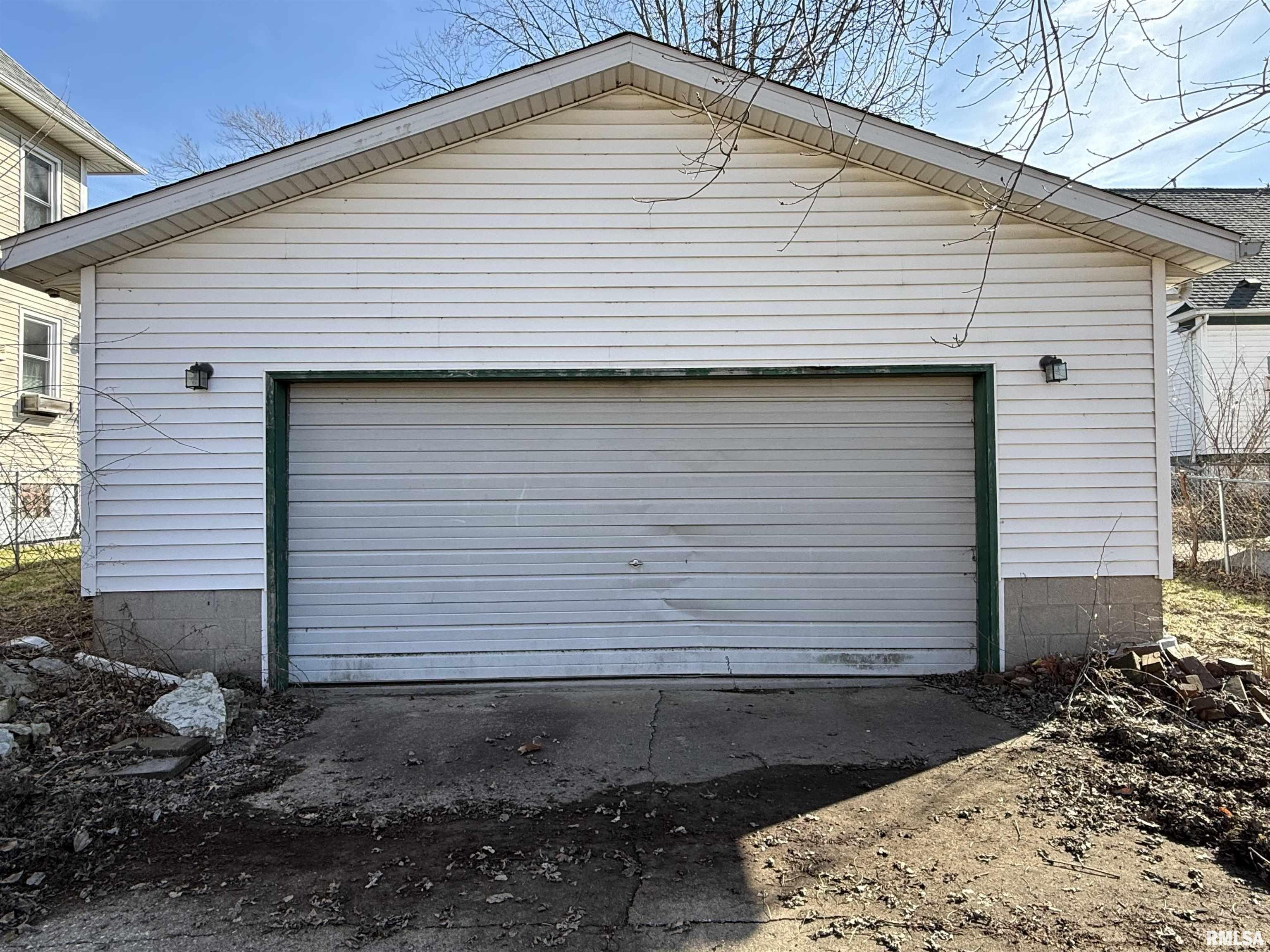 319 South Ave A Canton, IL 61520 - Photo 4 of 28
