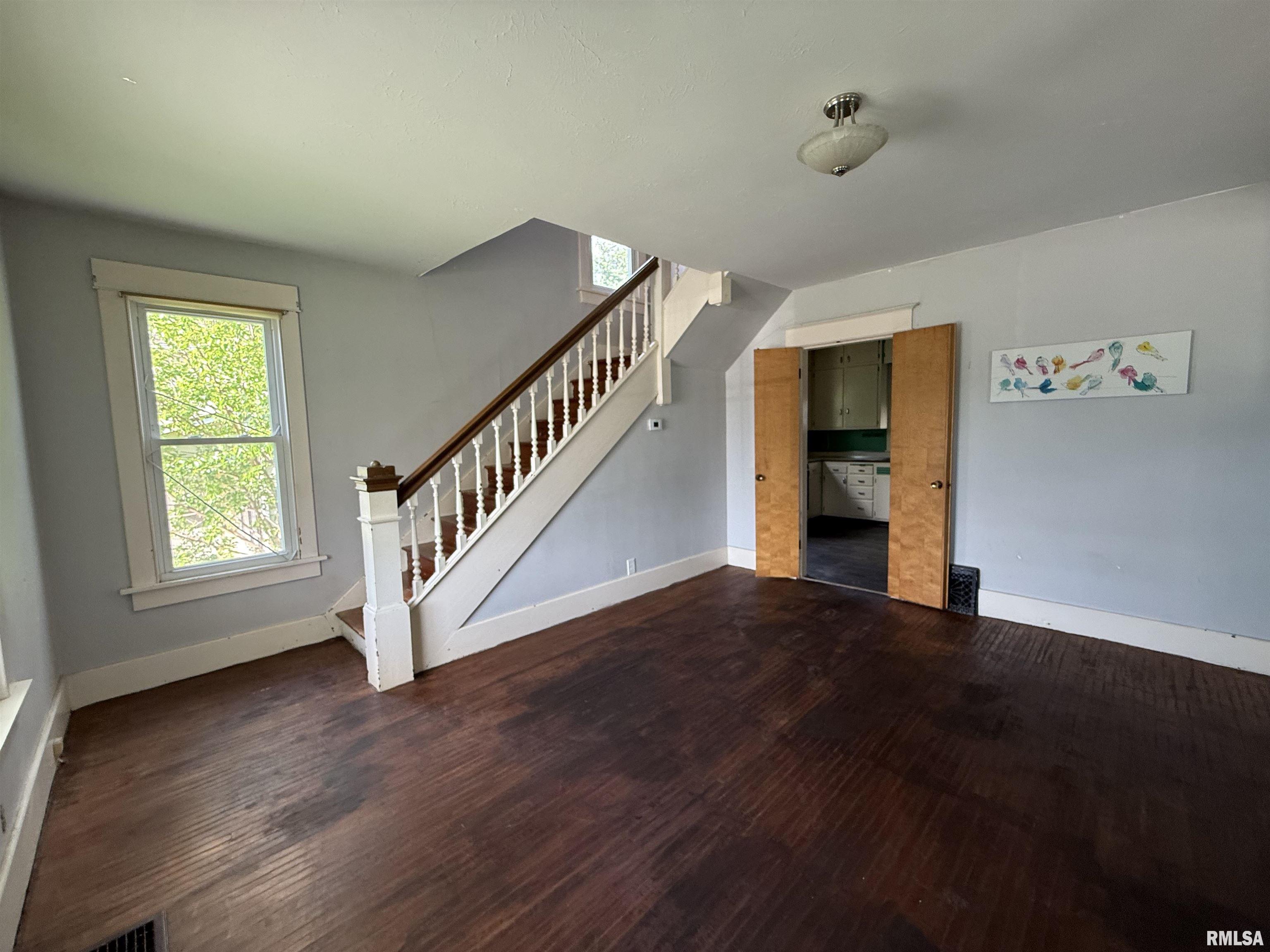 319 South Ave A Canton, IL 61520 - Photo 5 of 28