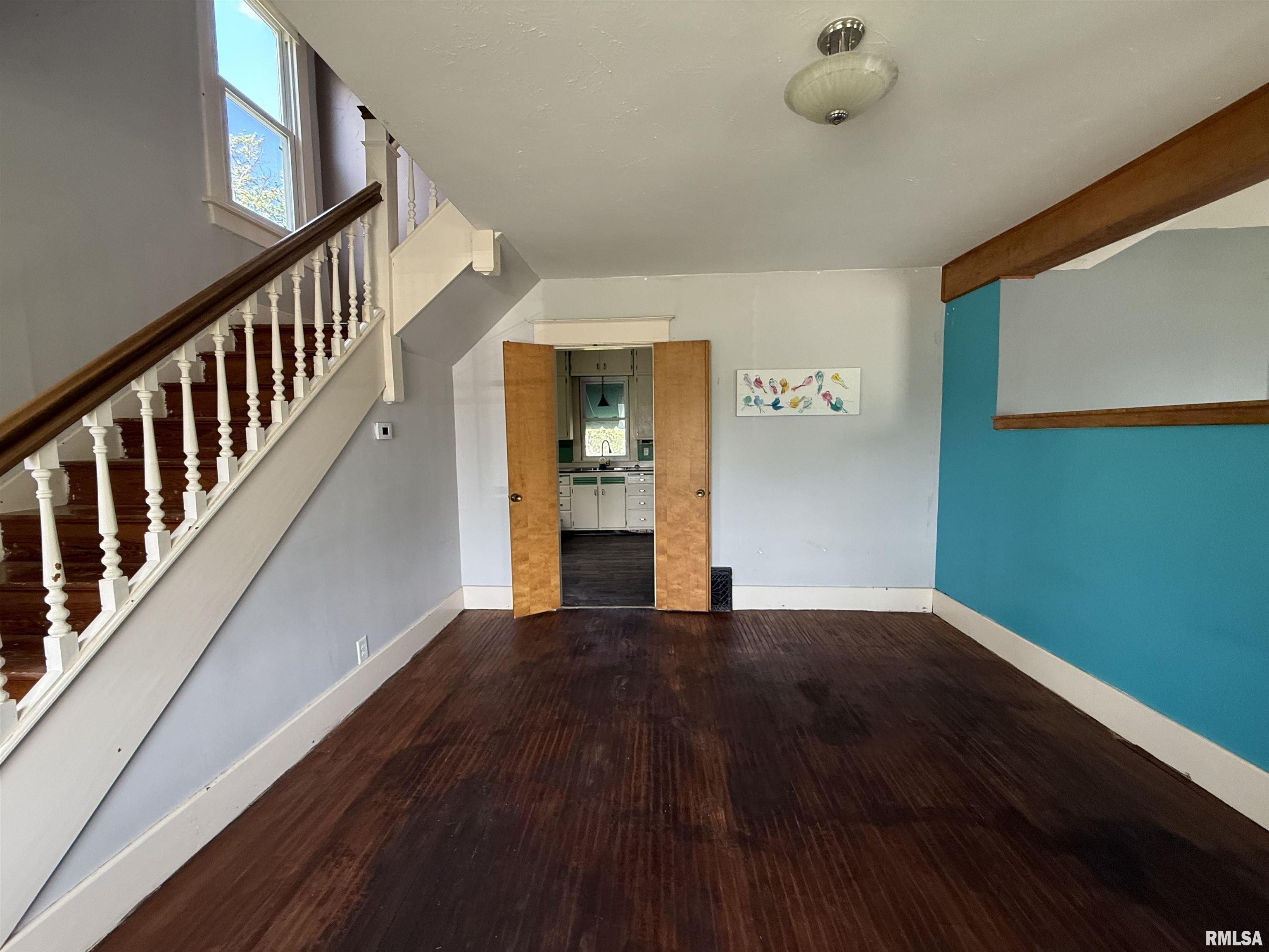319 South Ave A Canton, IL 61520 - Photo 6 of 28