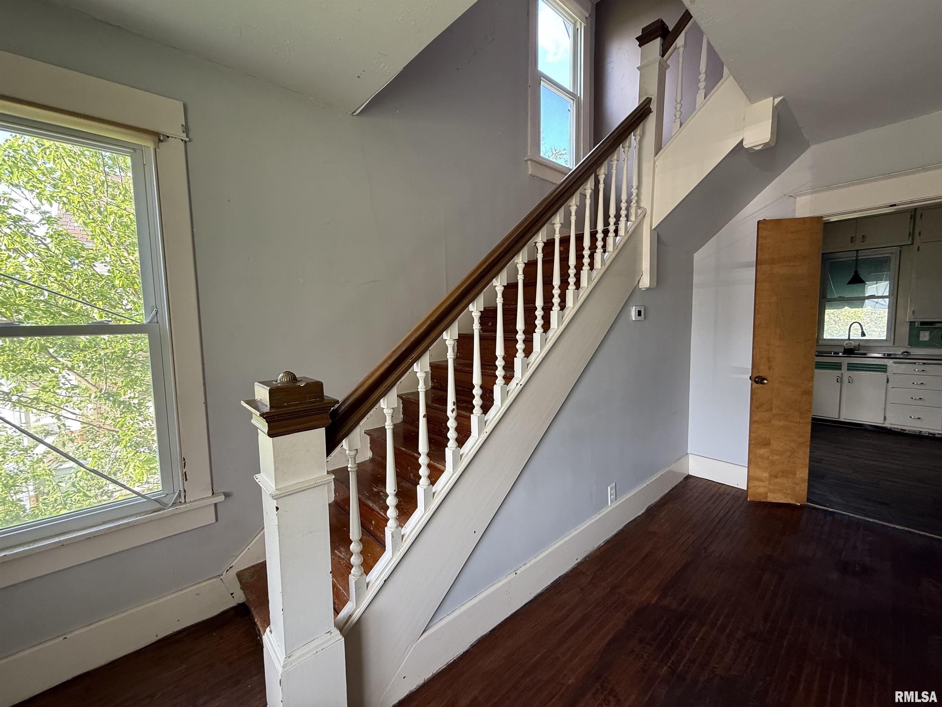 319 South Ave A Canton, IL 61520 - Photo 7 of 28