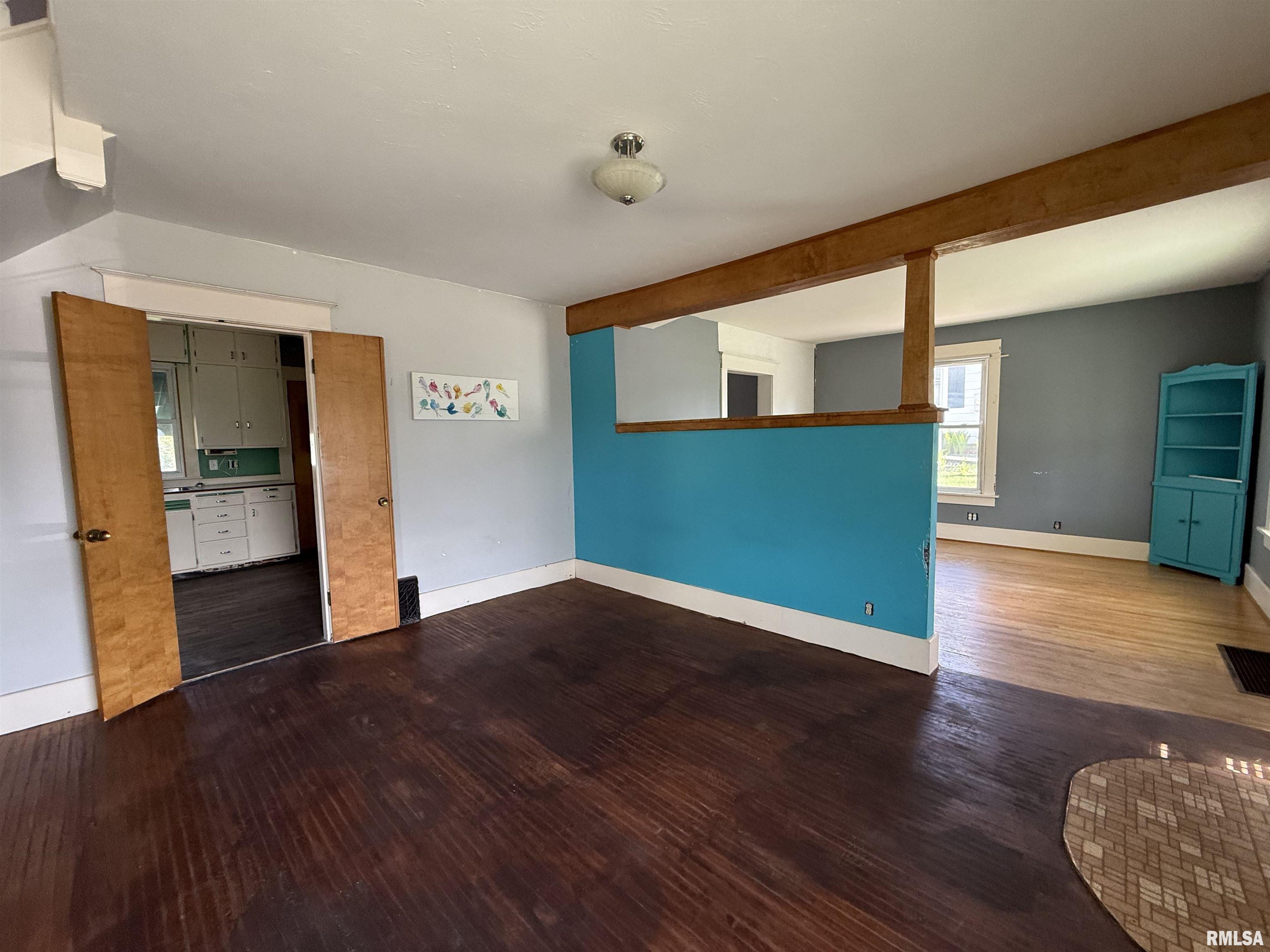 319 South Ave A Canton, IL 61520 - Photo 8 of 28