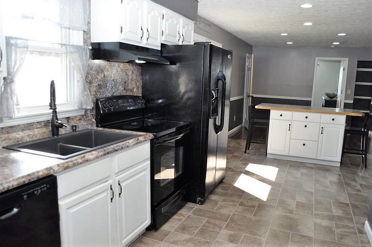 940 County Line Road Northeast Bremen, OH 43107 - Photo 12 of 53 Kitchen-940 County Line Road NE Bremen OH 43107