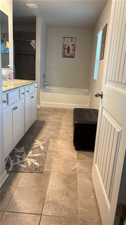 4475 Merrigold Way Fairburn, GA 30213 - Photo 15 of 22 a bathroom with a bathtub sink and mirror