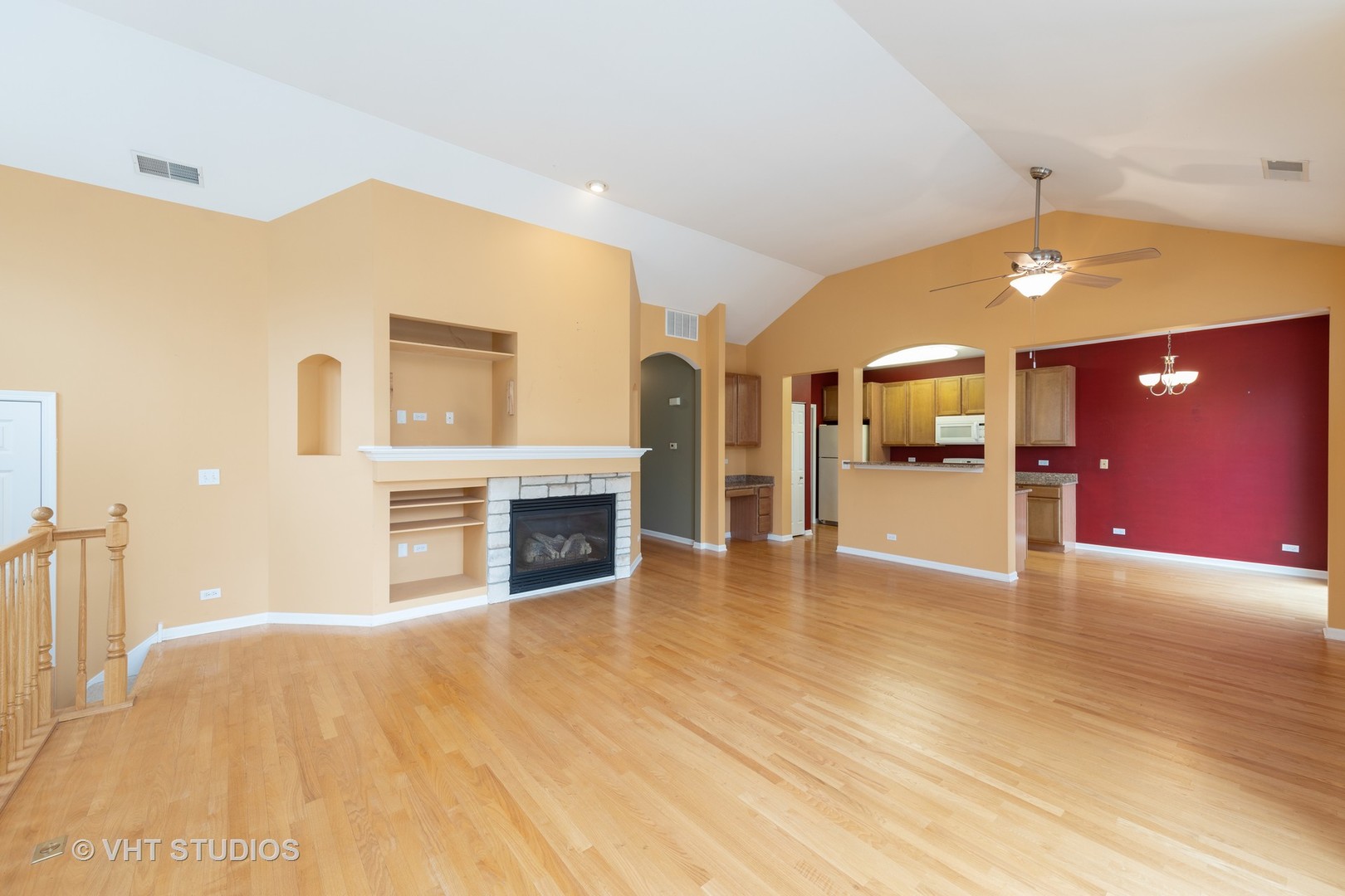 335 Promontory Lane, Unit B Wauconda, IL 60084 - Photo 2 of 17
