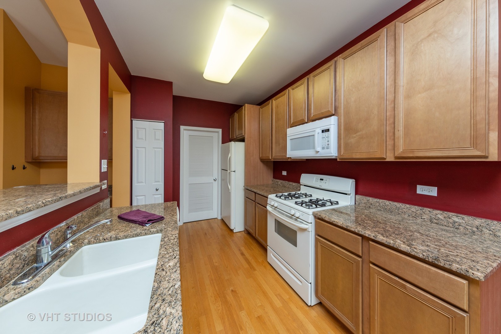 335 Promontory Lane, Unit B Wauconda, IL 60084 - Photo 3 of 17