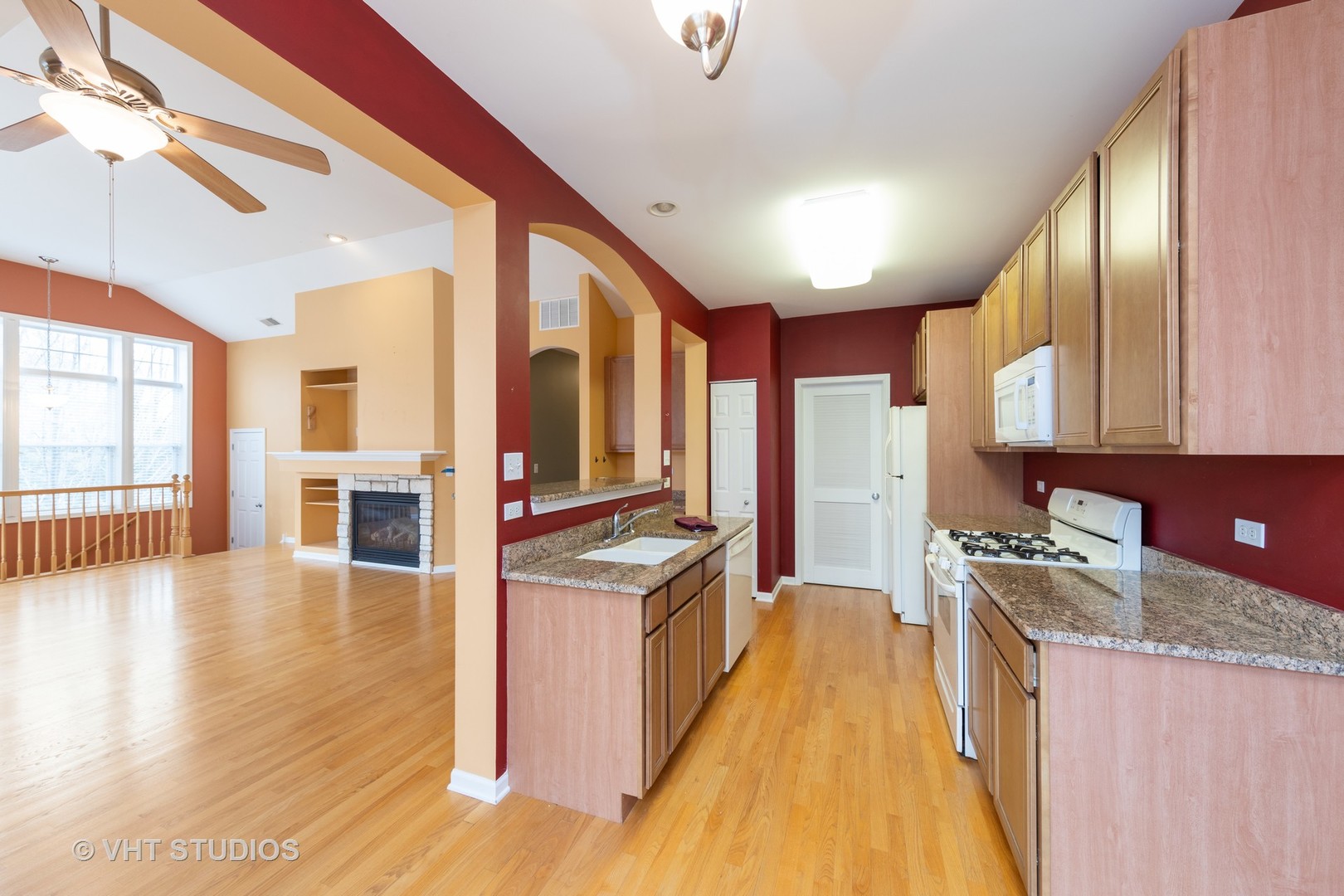 335 Promontory Lane, Unit B Wauconda, IL 60084 - Photo 5 of 17