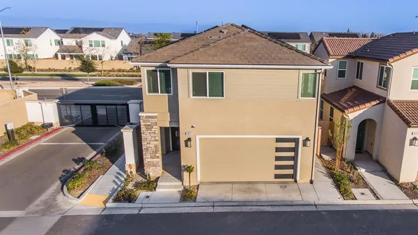 $430,000 | 2037 North Rogers Avenue, Clovis, CA 93619