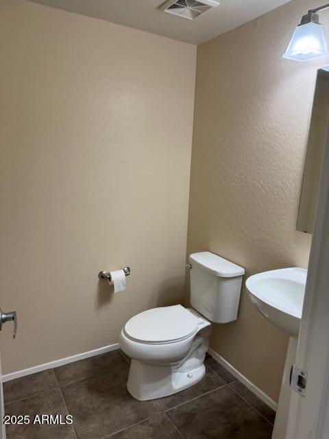 3113 East Danbury Road, Unit 3 Phoenix, AZ 85032 - Photo 5 of 15 Dan 3 half bath downstairs