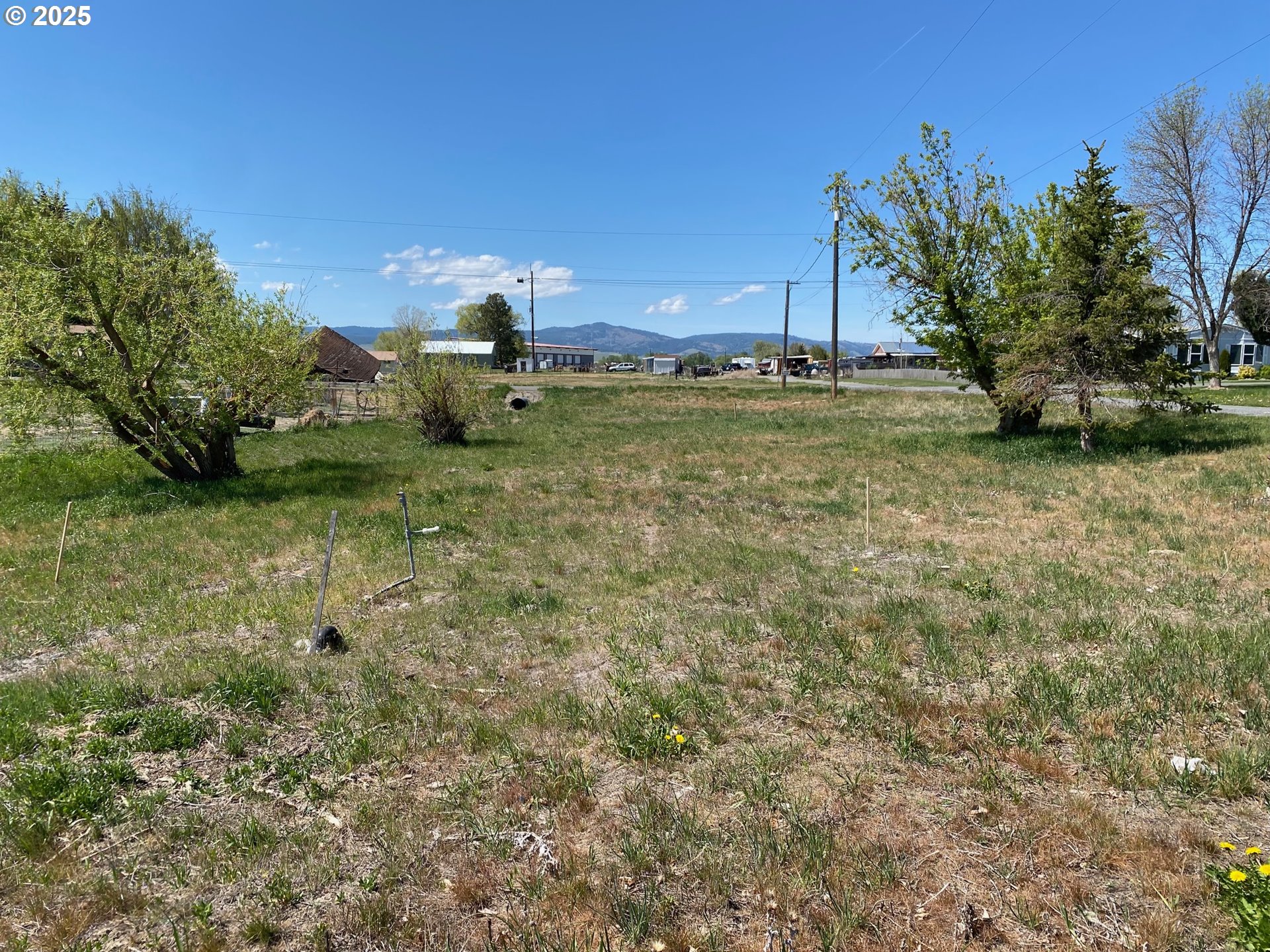 465 D Street North Powder, OR 97867 - Photo 1 of 6 a backyard of a house with lots of green space