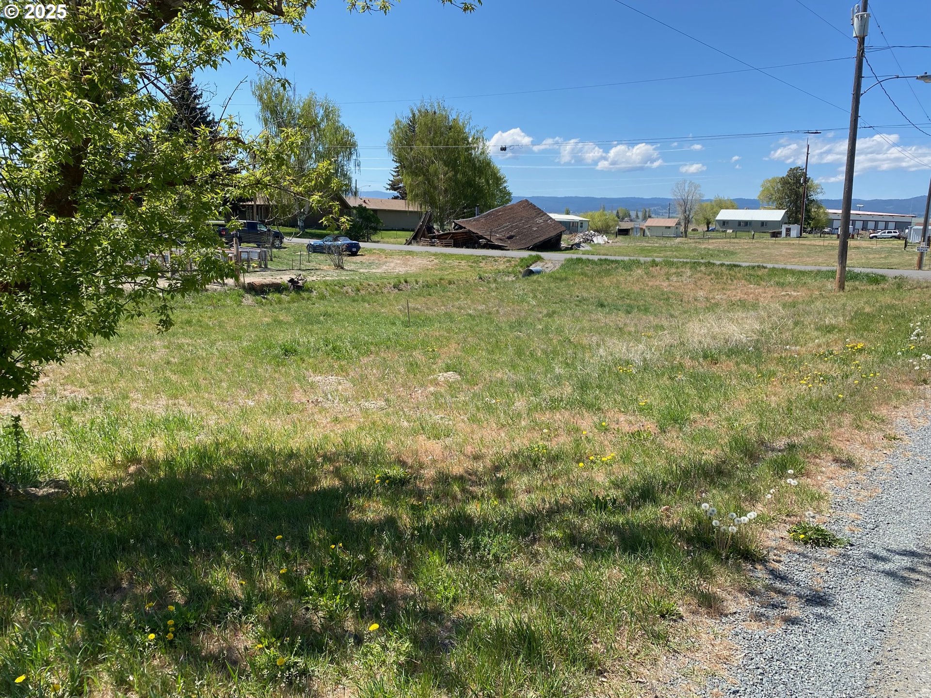465 D Street North Powder, OR 97867 - Photo 3 of 6 a view of an outdoor space and a yard