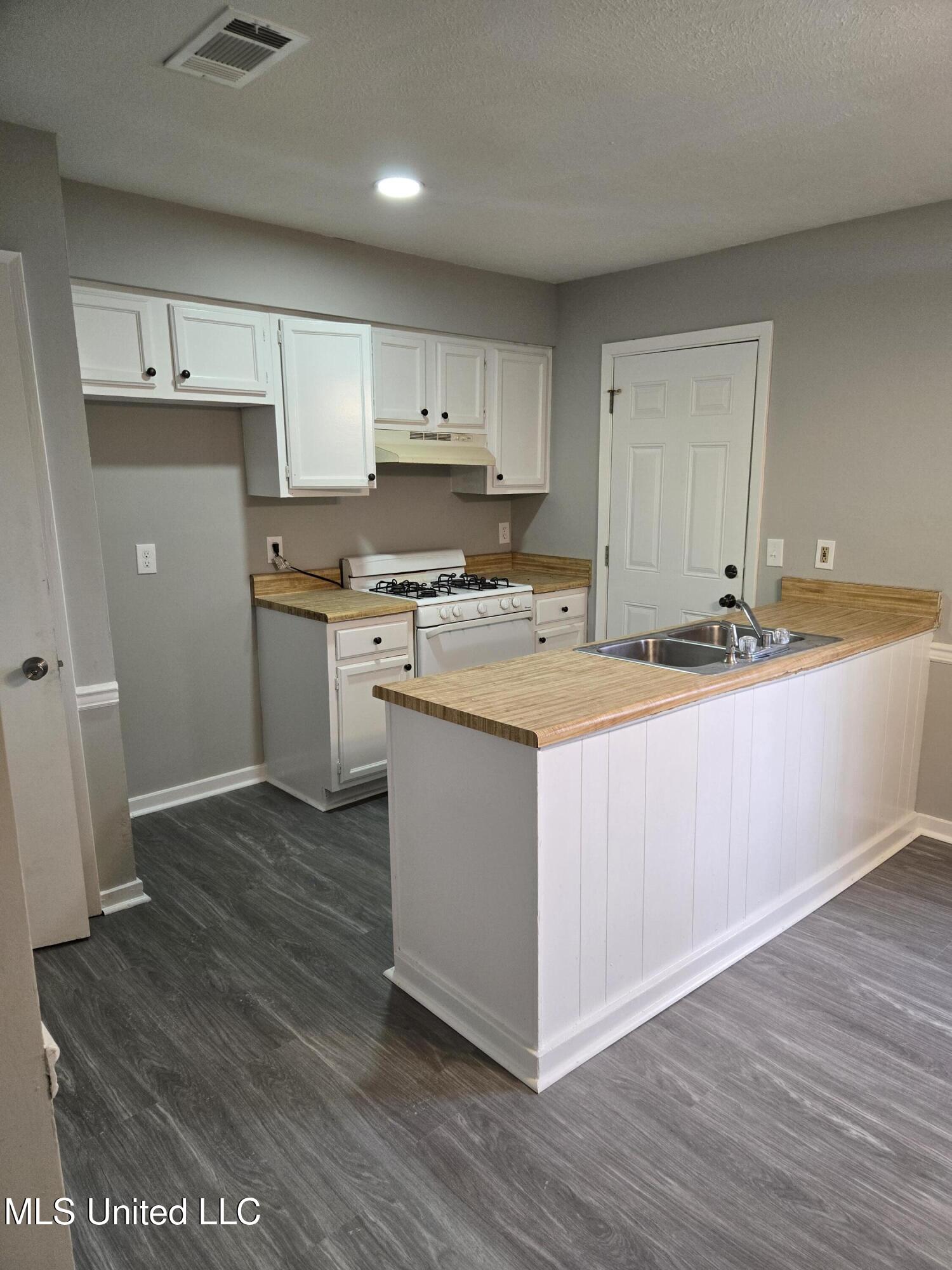 38 Cedar Place Jackson, MS 39212 - Photo 16 of 17 38 Cedar Place, Jackson - 17