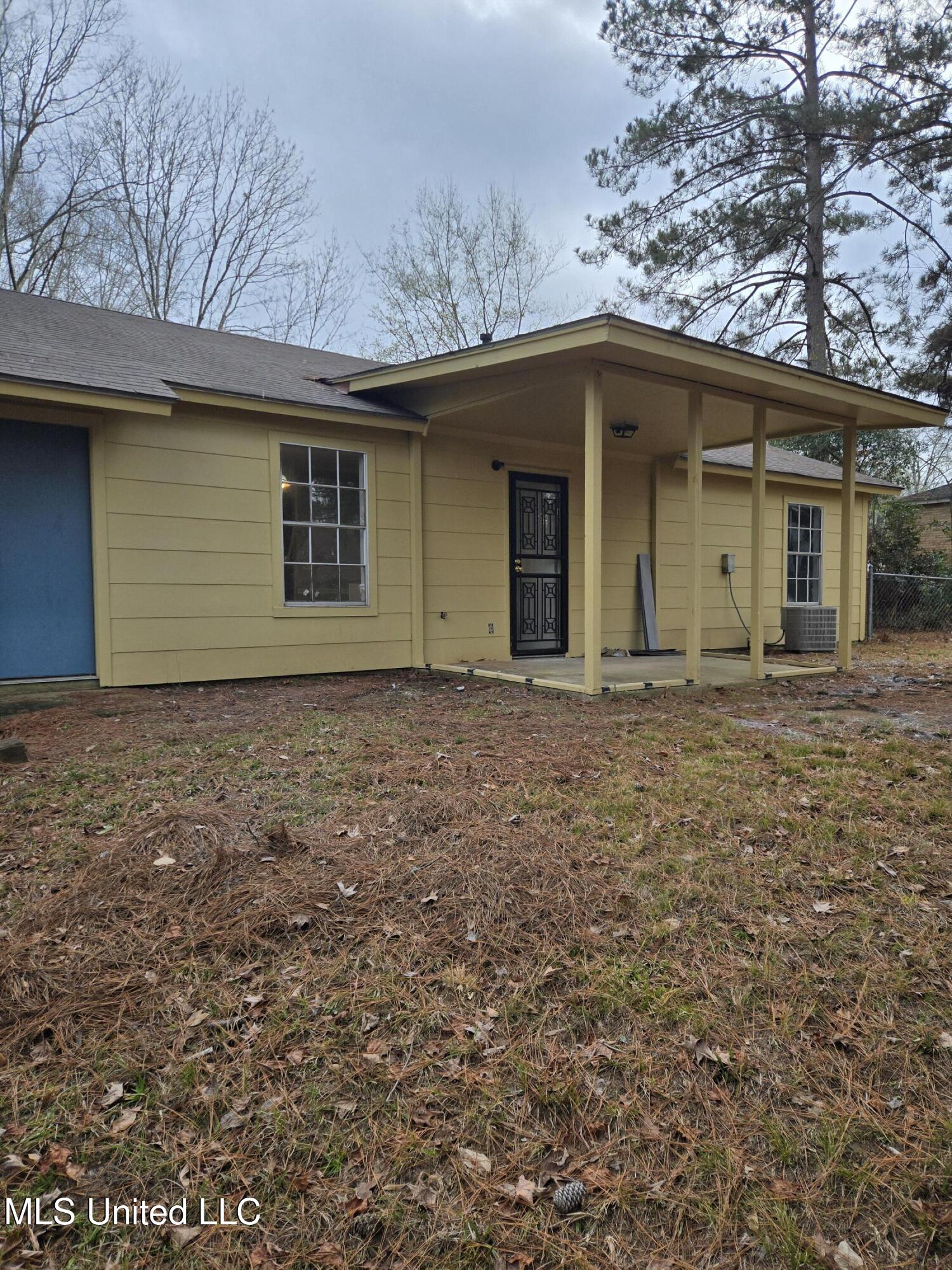 38 Cedar Place Jackson, MS 39212 - Photo 4 of 17 38 Cedar Place, Jackson - 6