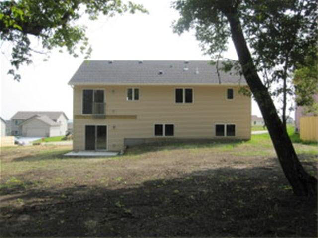 3801 46 Avenue Northwest Rochester, MN 55901 - Photo 3 of 22