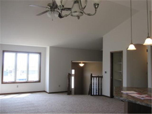 3801 46 Avenue Northwest Rochester, MN 55901 - Photo 8 of 22