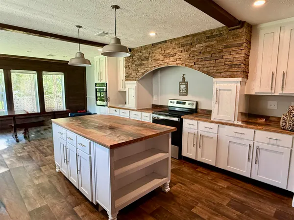 $235,000 | 5080 North Brown Road, Vidor, TX 77662
