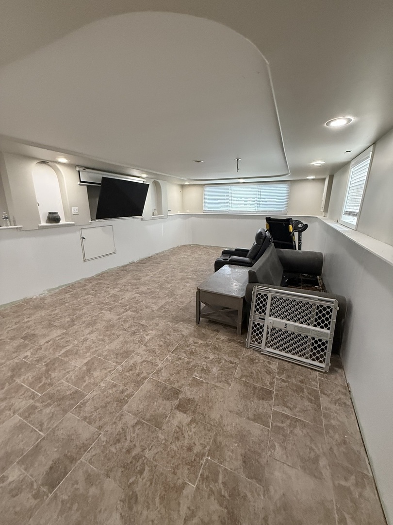 4326 151st Street Midlothian, IL 60445 - Photo 16 of 26 a living room with furniture