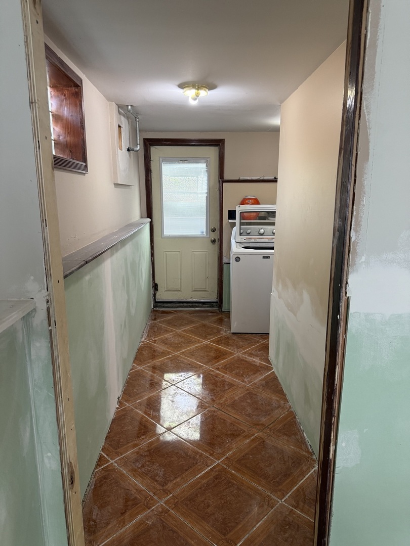4326 151st Street Midlothian, IL 60445 - Photo 22 of 26 a view of a hallway with an empty room