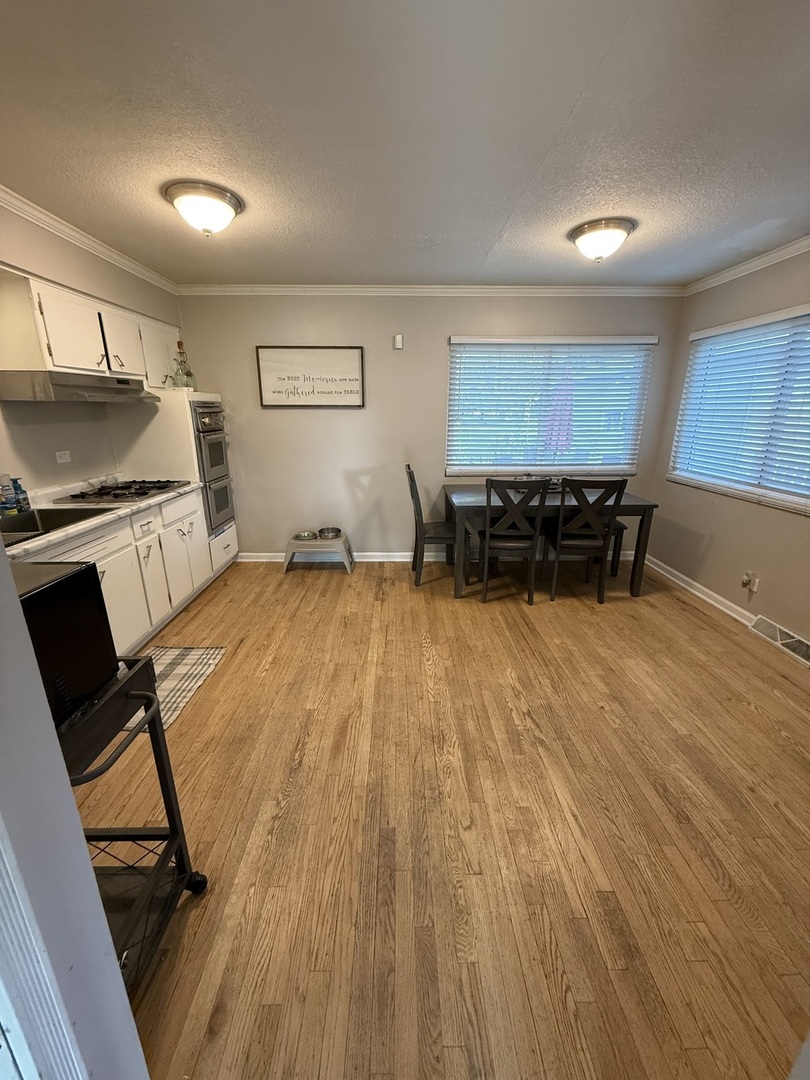 4326 151st Street Midlothian, IL 60445 - Photo 9 of 26 a living room with a couch and a stove top oven