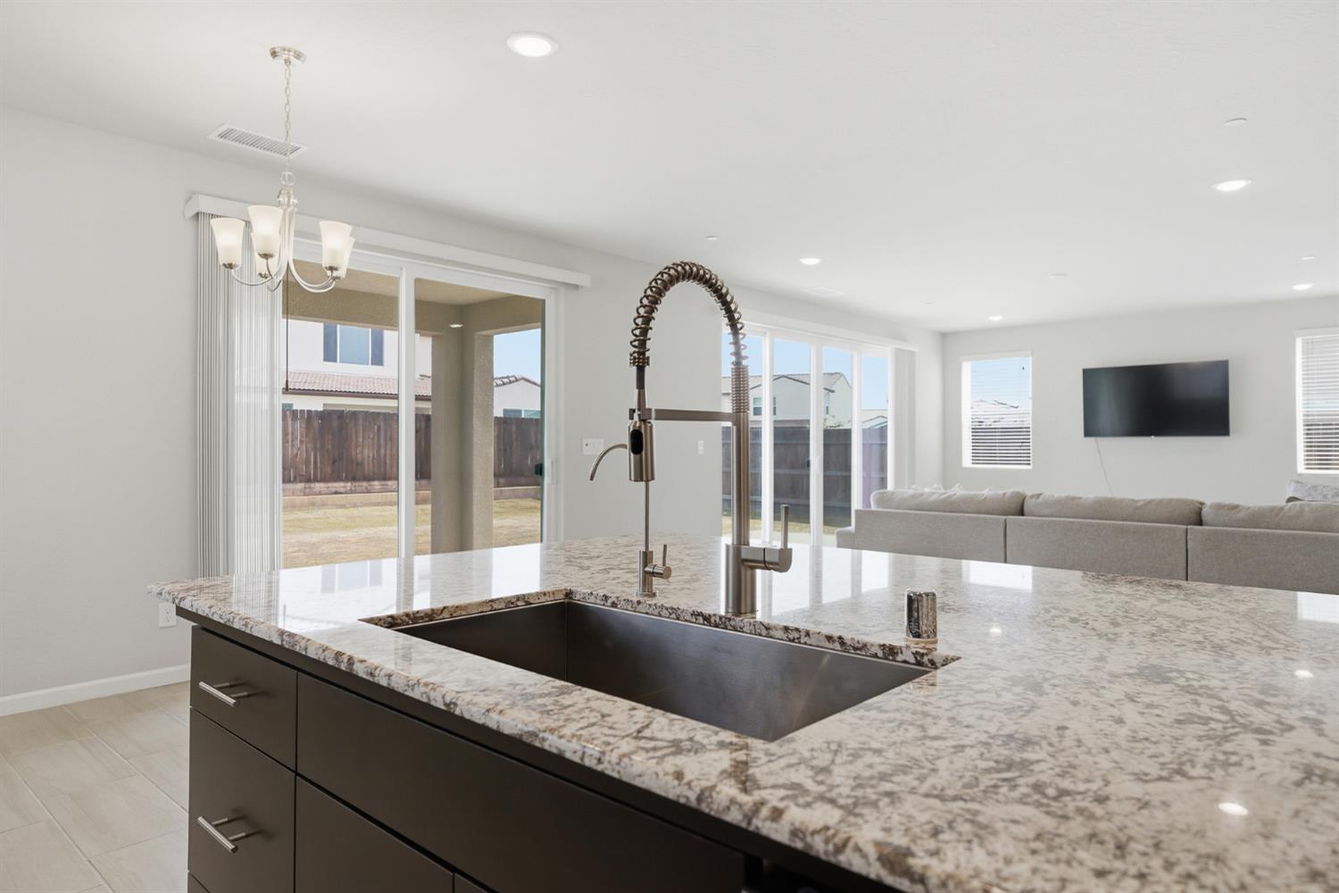 503 Cathedral Court Madera, CA 93636 - Photo 12 of 56