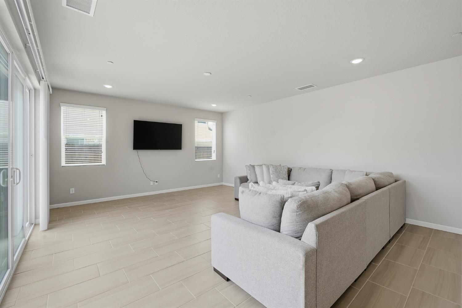 503 Cathedral Court Madera, CA 93636 - Photo 6 of 56