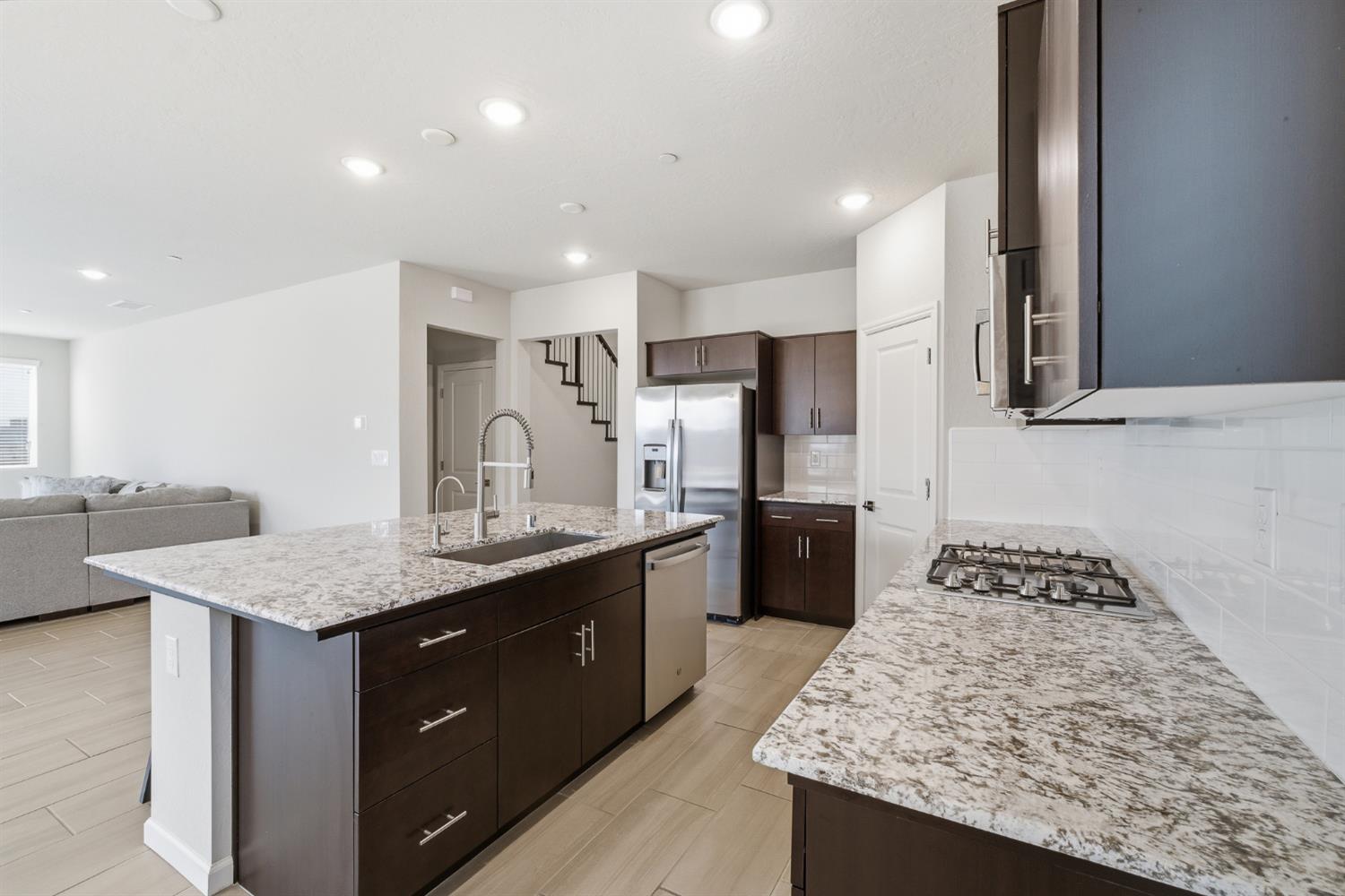 503 Cathedral Court Madera, CA 93636 - Photo 10 of 56