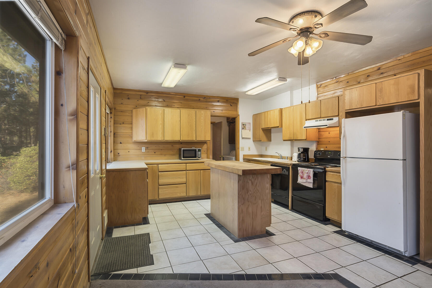 19202 Cherokee Road Bend, OR 97702 - Photo 11 of 34 11JH5_6378