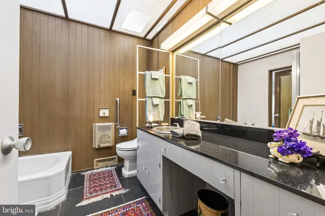 a black and white photo of a picture