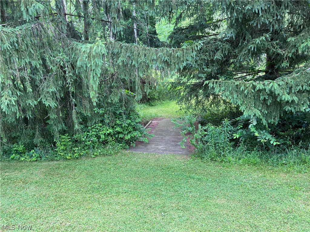 13762 Radcliffe Road Painesville, OH 44077 - Photo 3 of 12