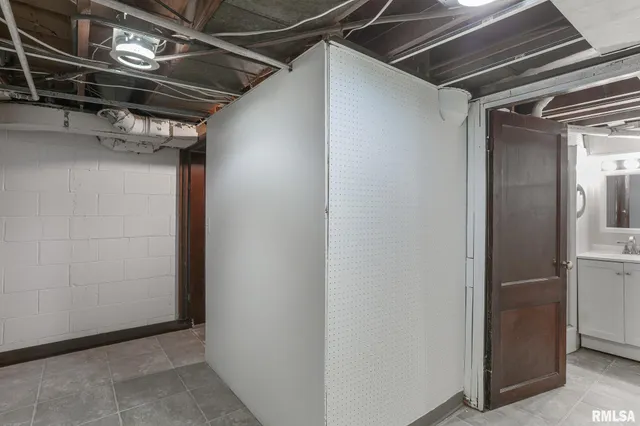 $175,000 | 901 West Forrest Hill Avenue, Peoria, IL 61604