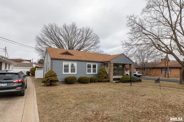$175,000 | 901 West Forrest Hill Avenue, Peoria, IL 61604