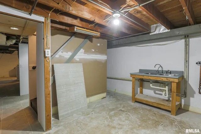 $175,000 | 901 West Forrest Hill Avenue, Peoria, IL 61604