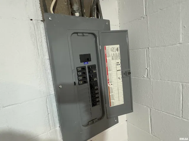 $175,000 | 901 West Forrest Hill Avenue, Peoria, IL 61604