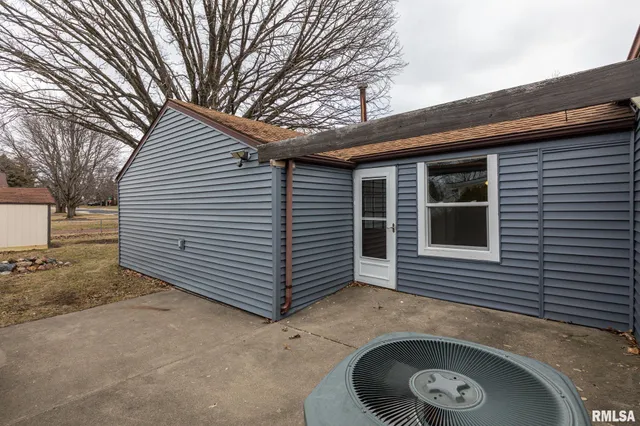 $175,000 | 901 West Forrest Hill Avenue, Peoria, IL 61604